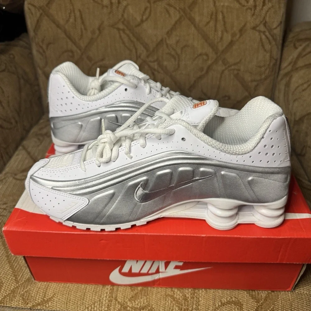 Nike Shox R4 Men's Size 8.5‎ White Metallic Silver 2019 Running Shoes 104265-131